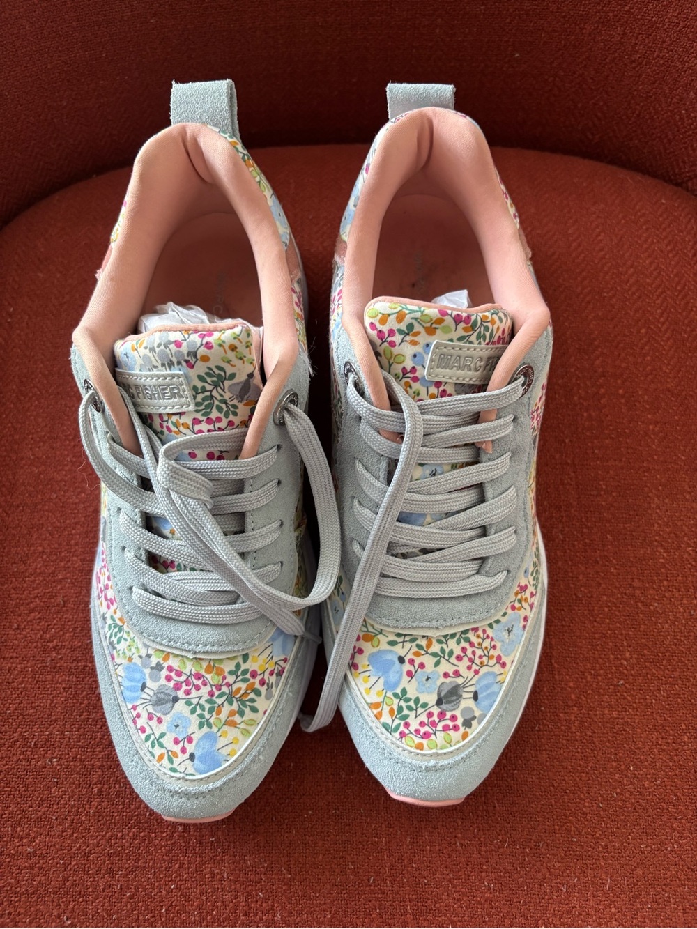 Marc Fisher Elesa Sneakers - Like NEW - Size 7.5 - Picture 4 of 10